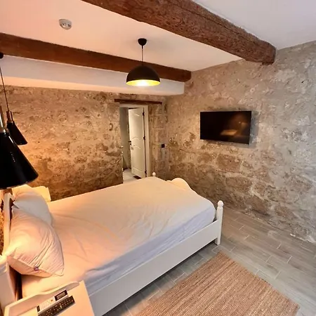 Selavi Hotel