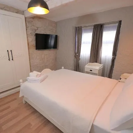 Hotel Selavi *