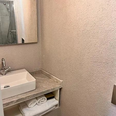 Hotel Selavi *